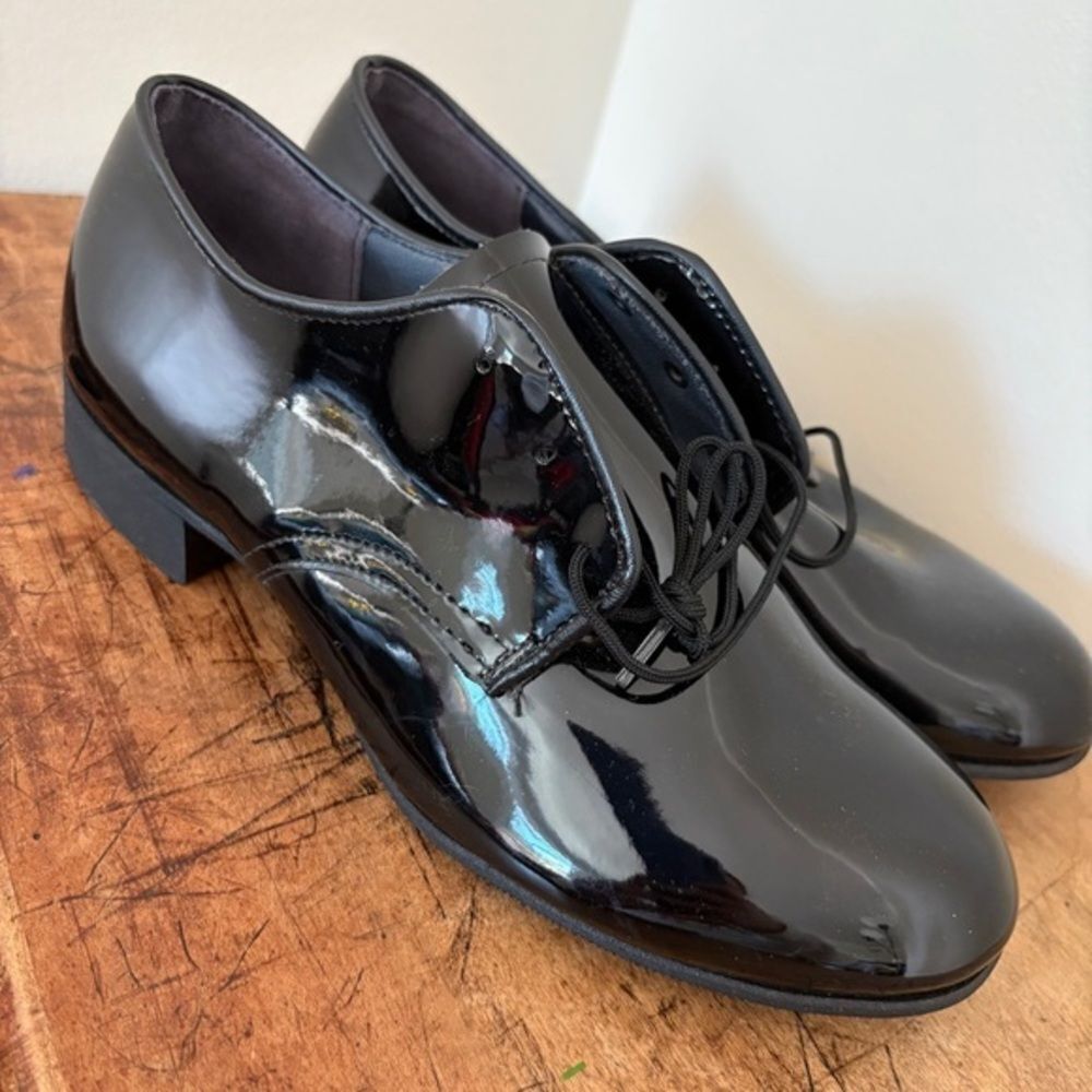 Glossy Black Oxford Shiny Dress Shoes Women's 9 Excellent Preworn Condition